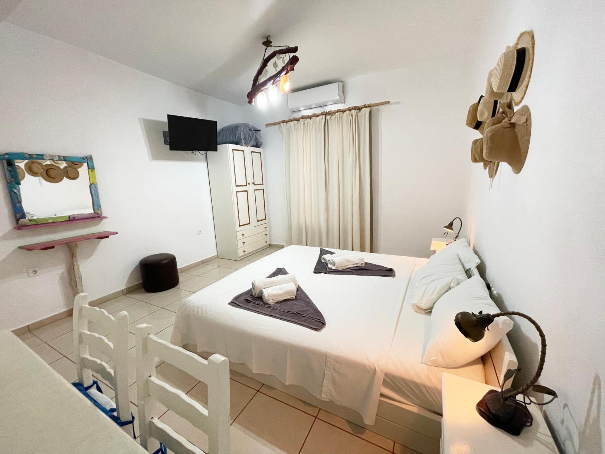 Argo-milos Adamantas (Milos)