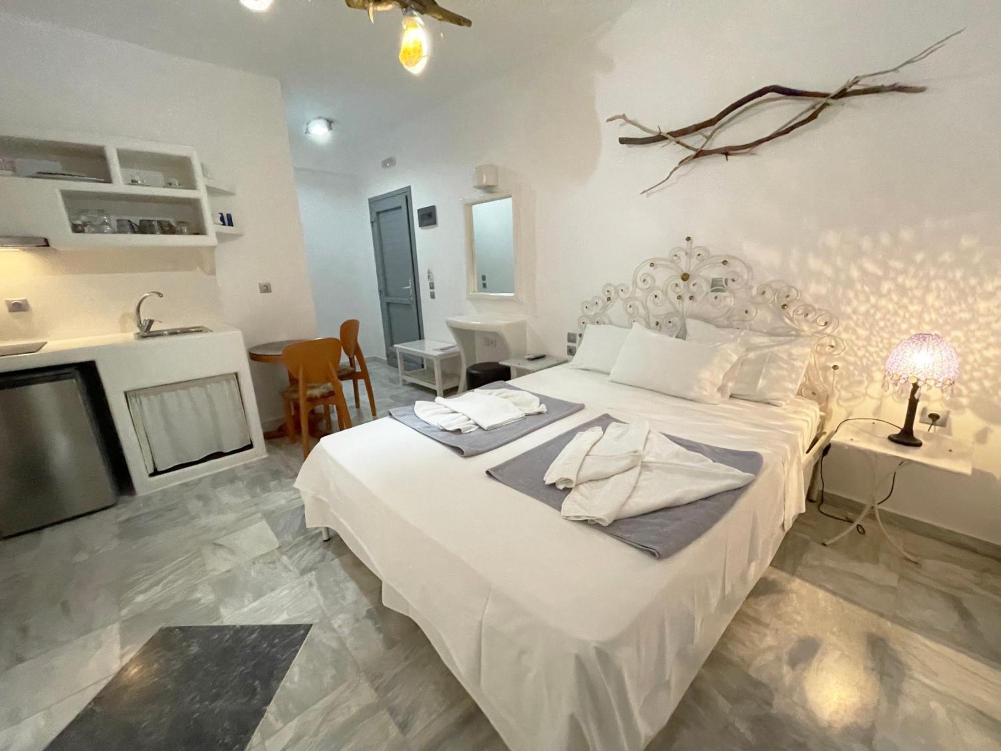 Argo-milos * Adamantas (Milos)