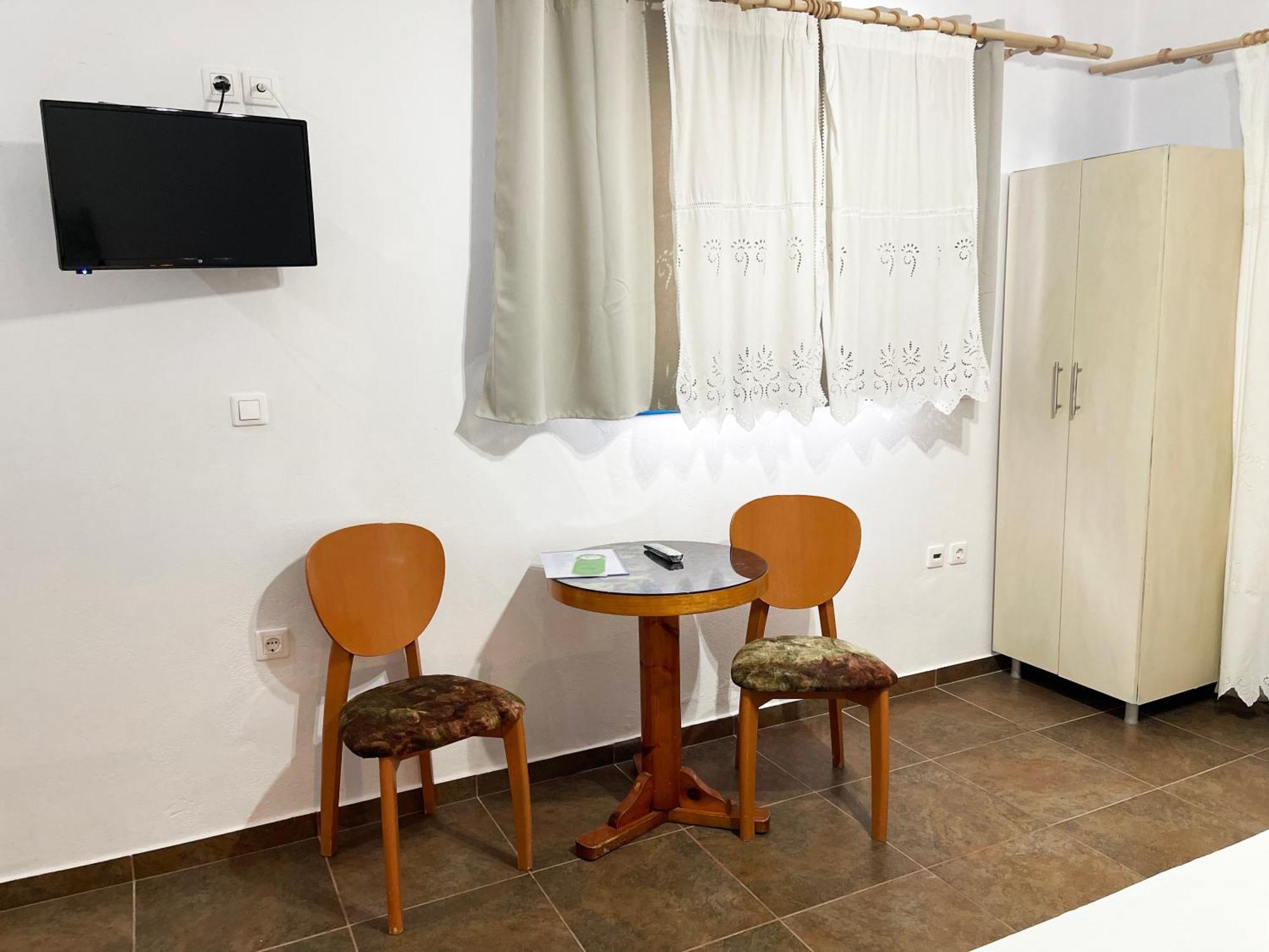 Argo-milos Adamantas (Milos)